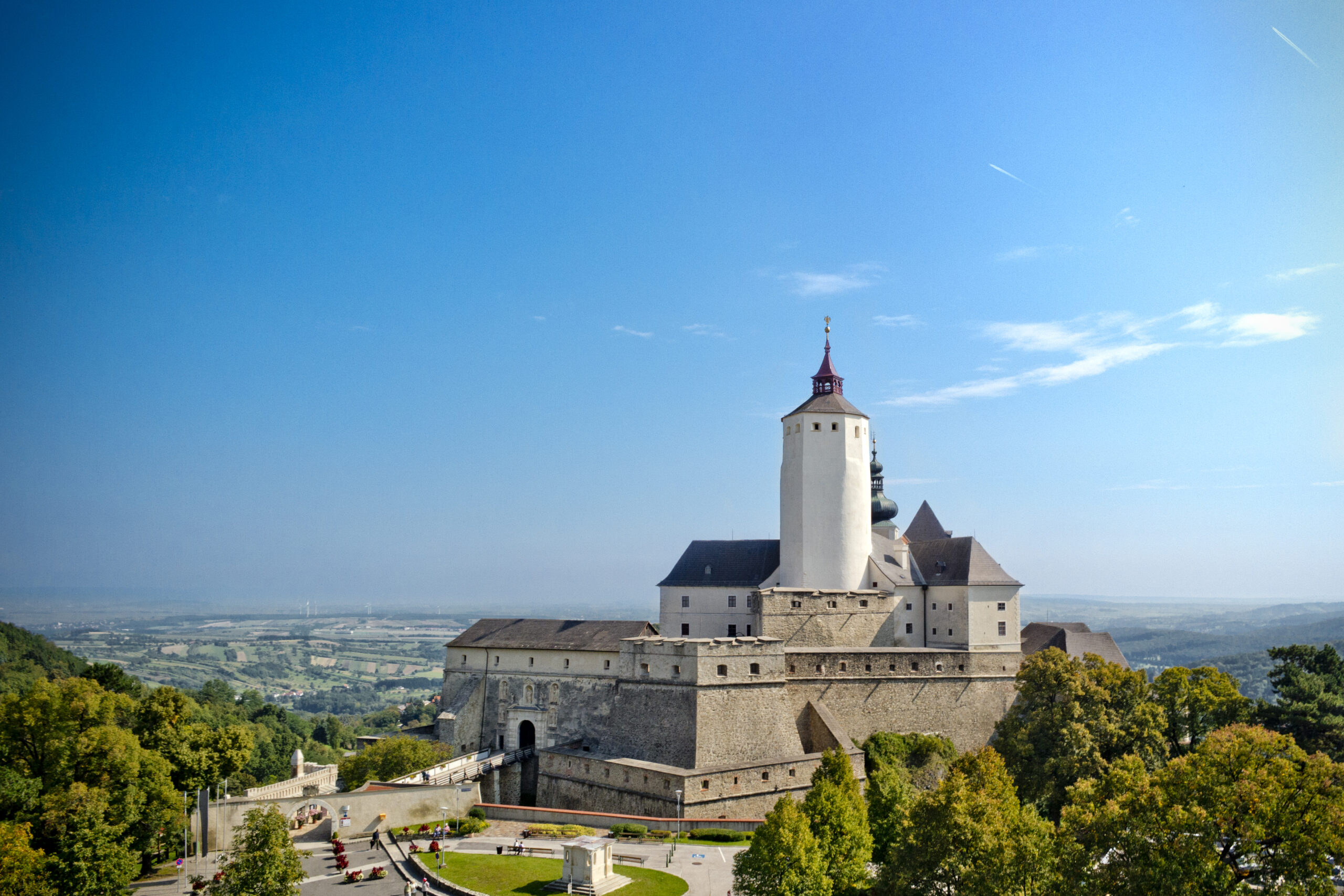 (c) Burg Forchtenstein