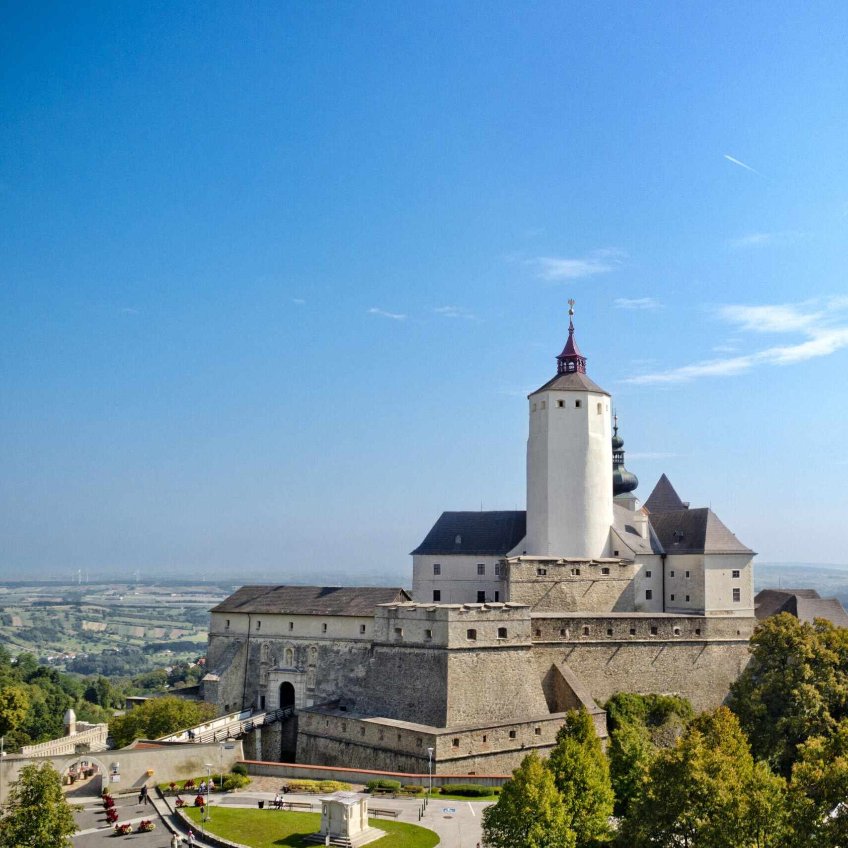 (c) Burg Forchtenstein