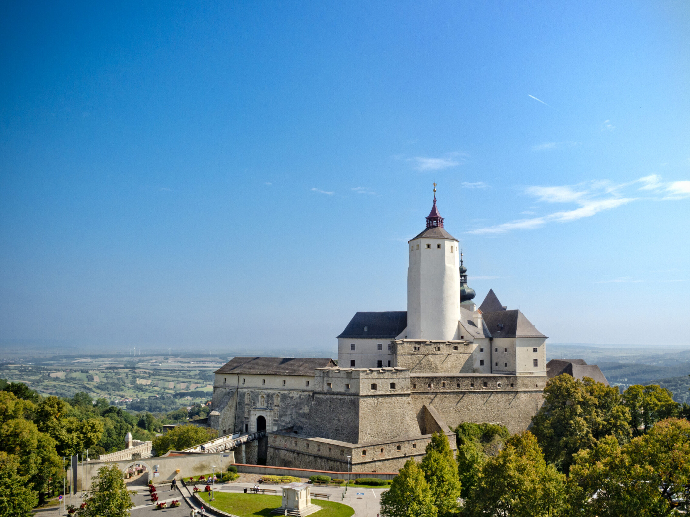 (c) Burg Forchtenstein